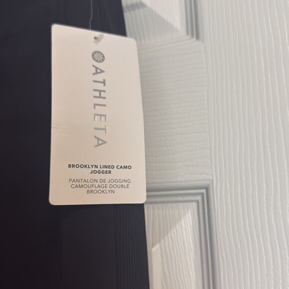 Athleta Dark Camoflauge Drawstring Joggers NWT - Zip Pockets- Size 8 - Picture 3 of 6